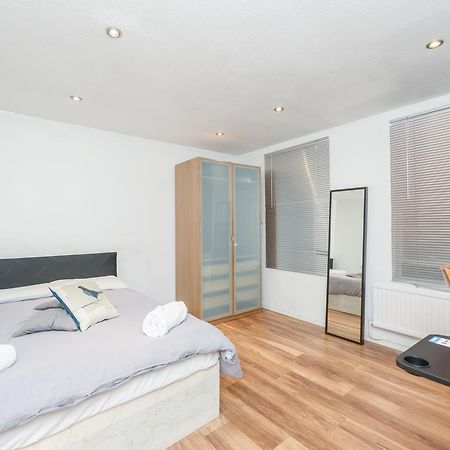 1 Double-Bed Kennington-Sk Apartment Londra Exterior foto